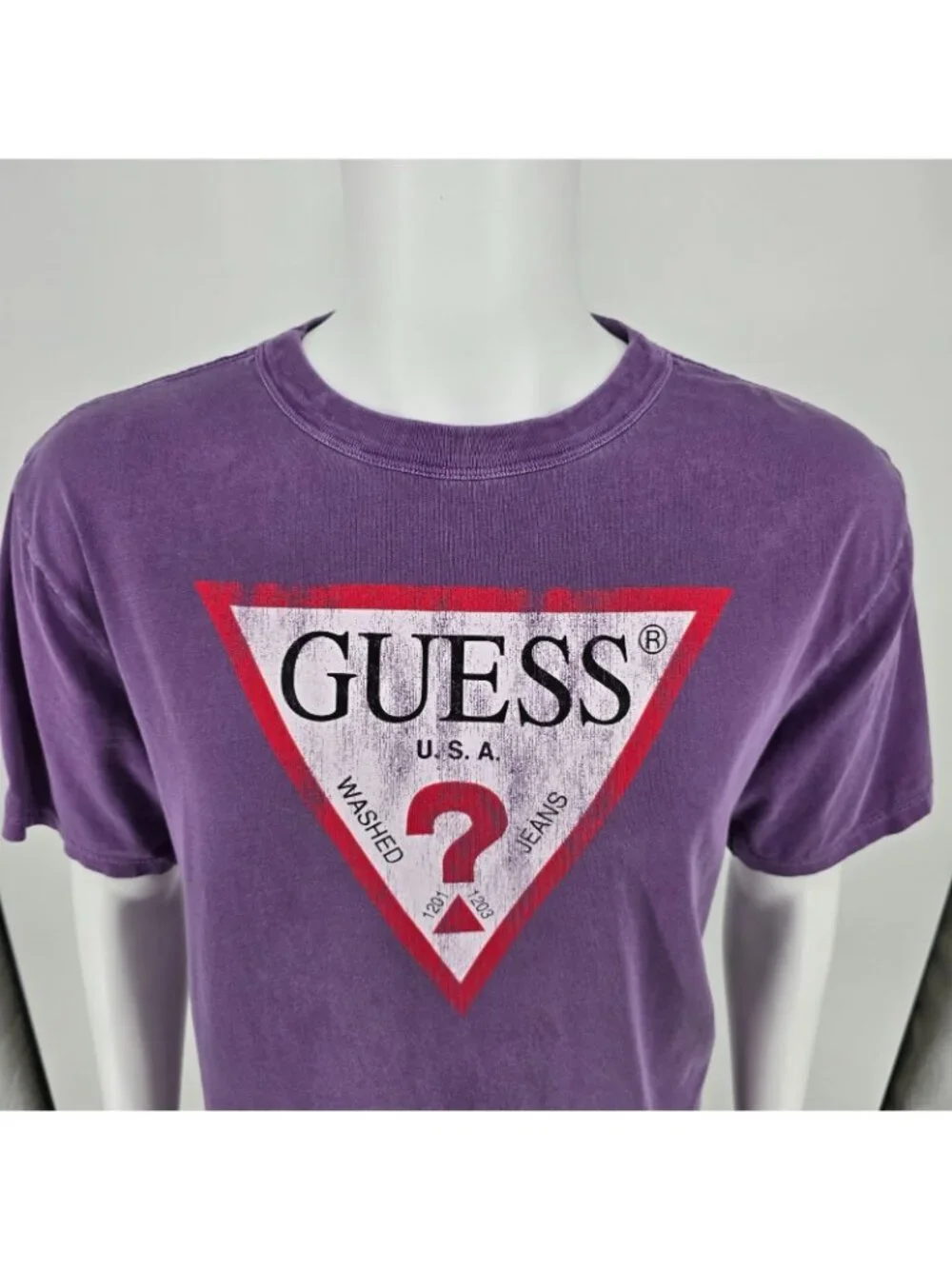 Y2K 2000s Guess Jeans Distressed Triangle Logo Purple Graphic T-Shirt (Medium) - Picture 3 of 14